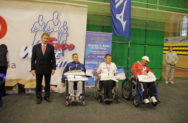 Владимир Лебедев среди победителей (крайний слева)