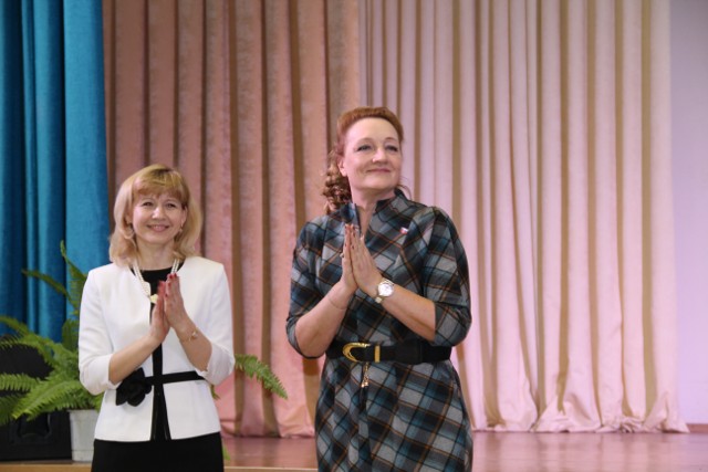 Победителей поздравляет глава муниципального образования города Кронштадт Наталья Чашина